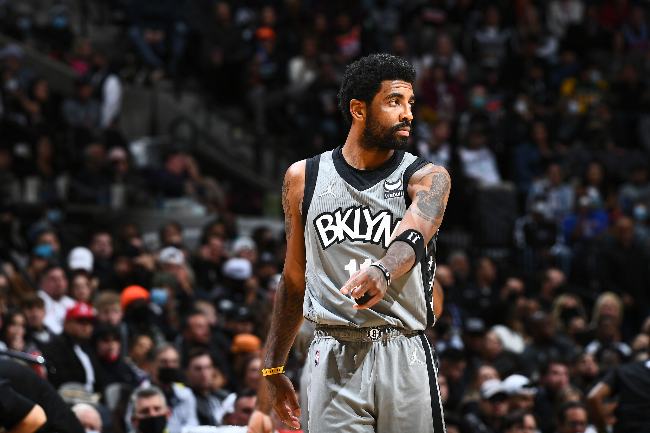 关于篮网B队绝地反击雄鹿，伦纳德三分雨点燃全场的信息