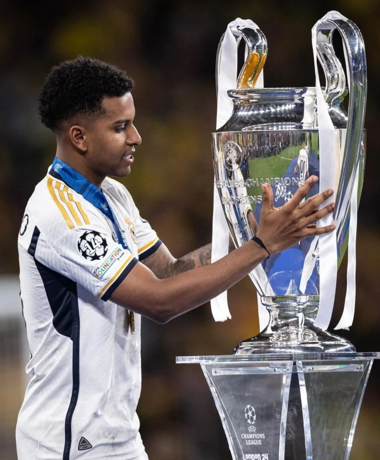 包含尤文血洗瓦伦西亚，罗德里戈三分雨点燃全场的词条