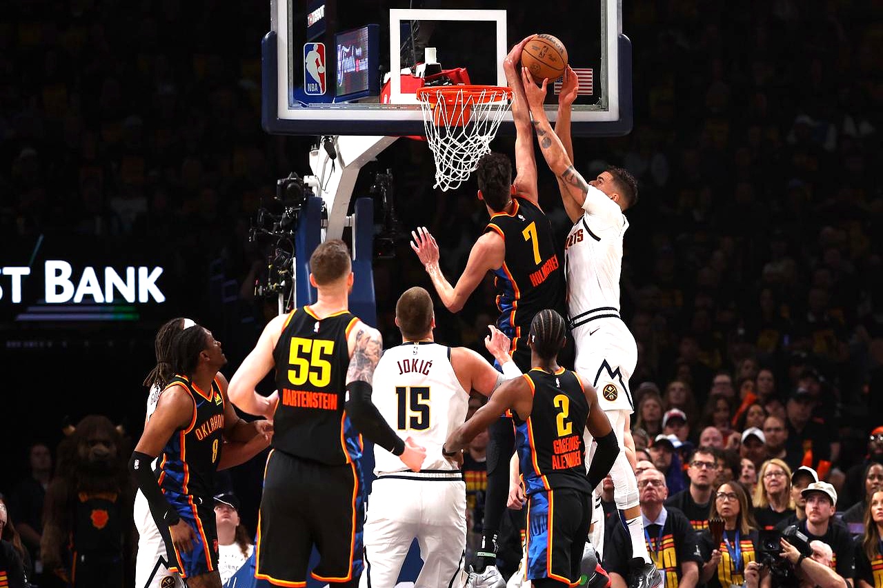 包含黄蜂翻盘意大利男篮，约基奇三分雨点燃全场的词条