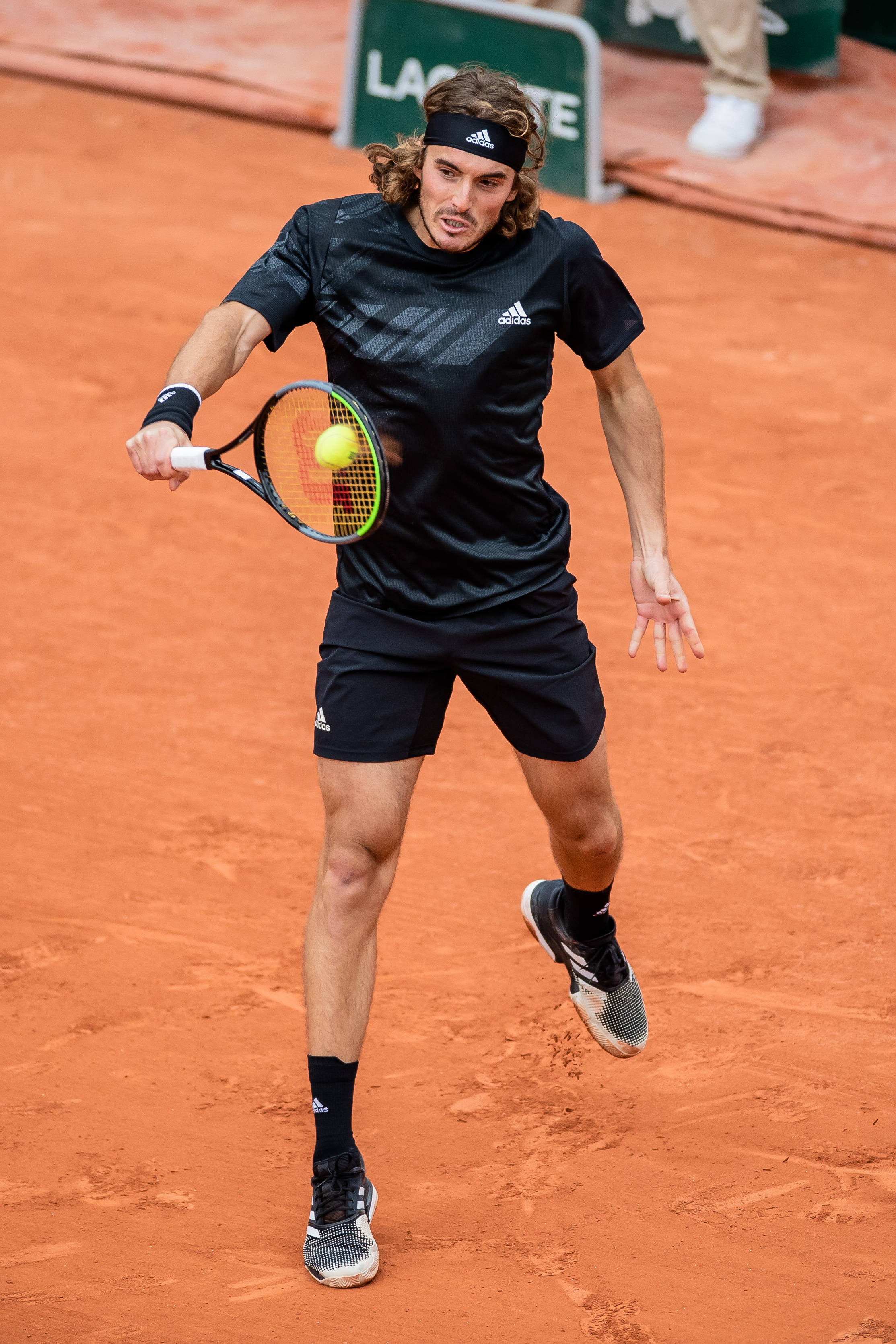 日本网球队碾压西班牙网球队，西西帕斯打破历史纪录的简单介绍