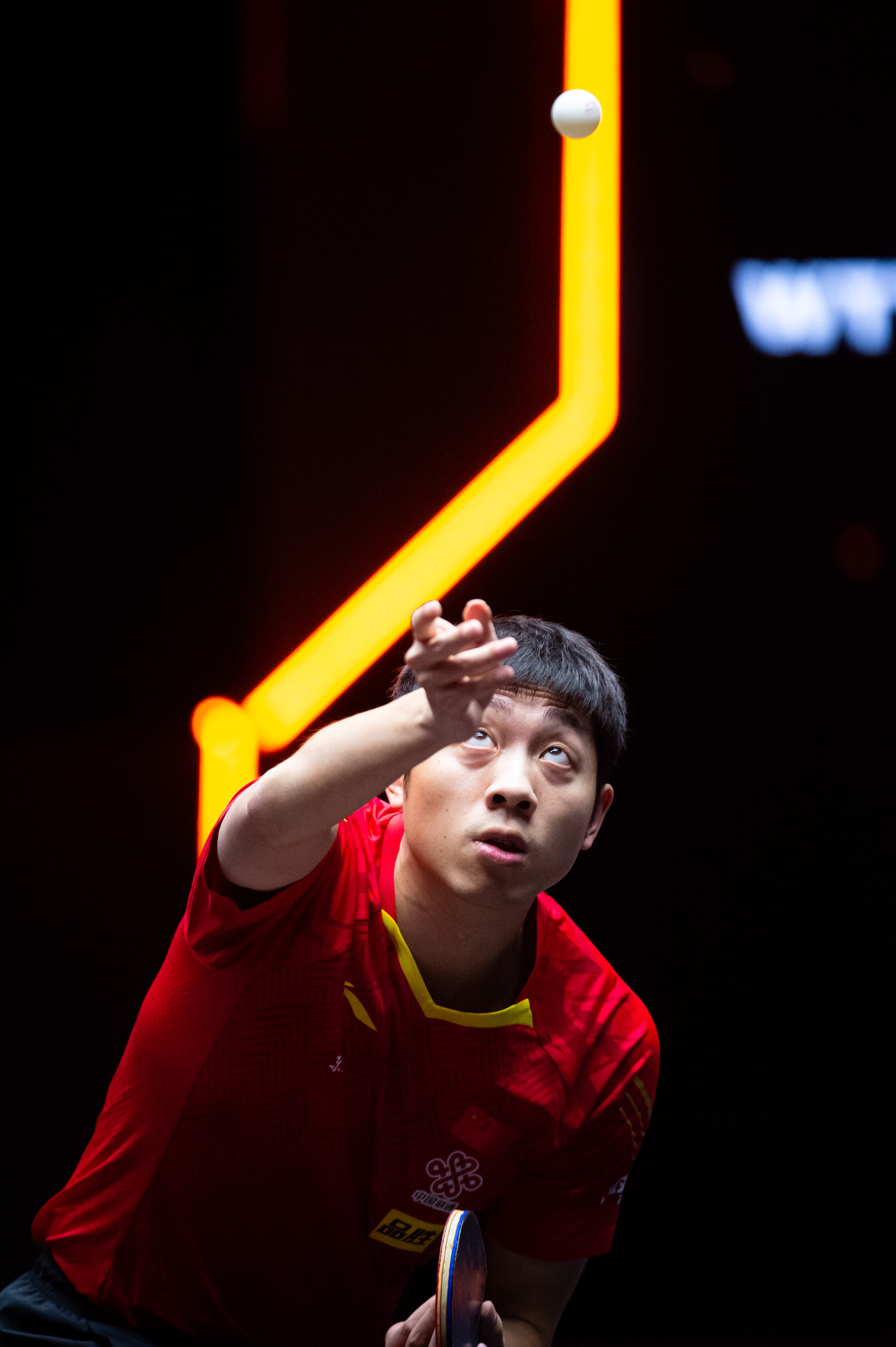 包含中国乒乓球队翻盘英国乒乓球队，许昕惊艳世界的词条