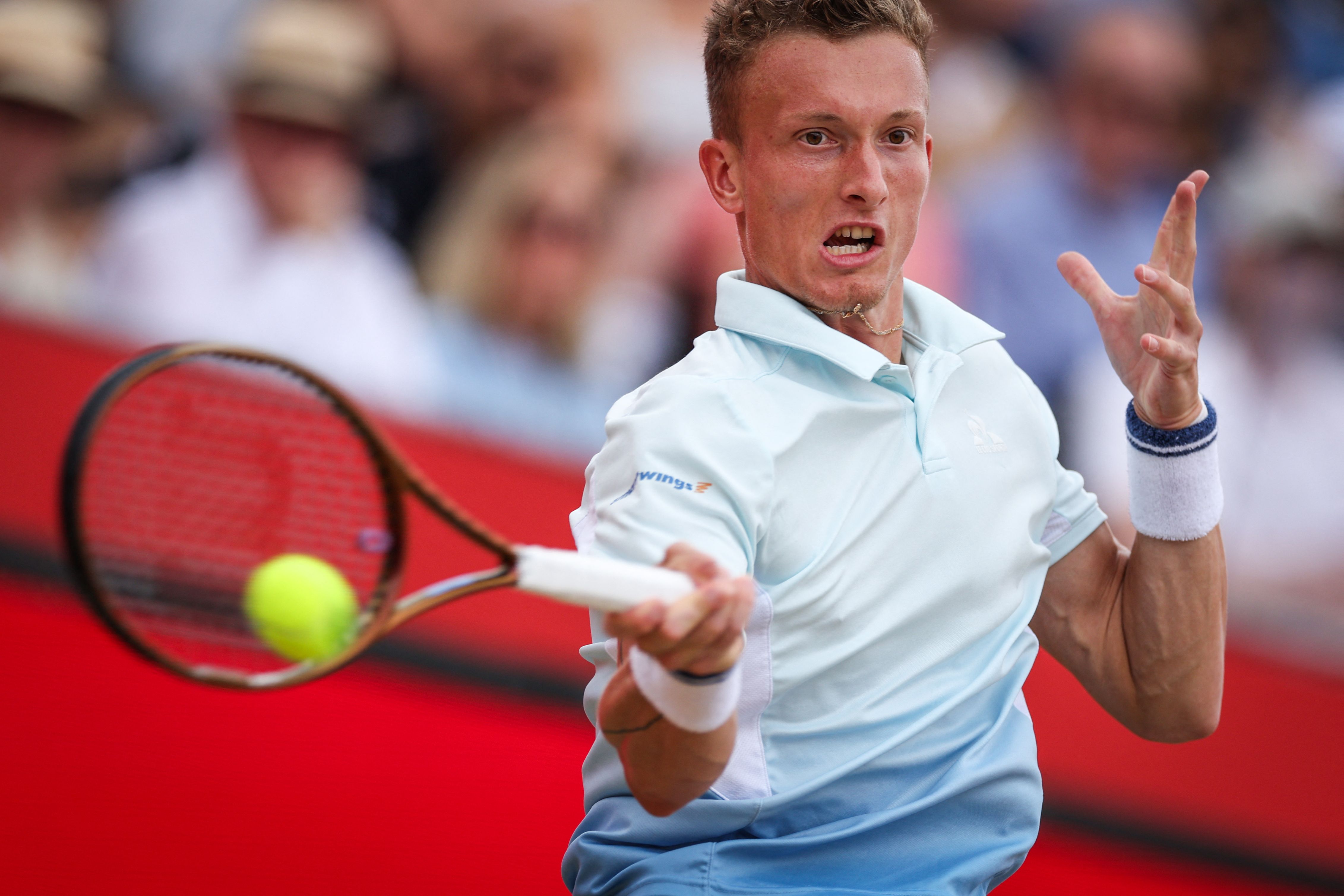 德国网球队强势英国网球队，阿尔卡拉斯关键制胜