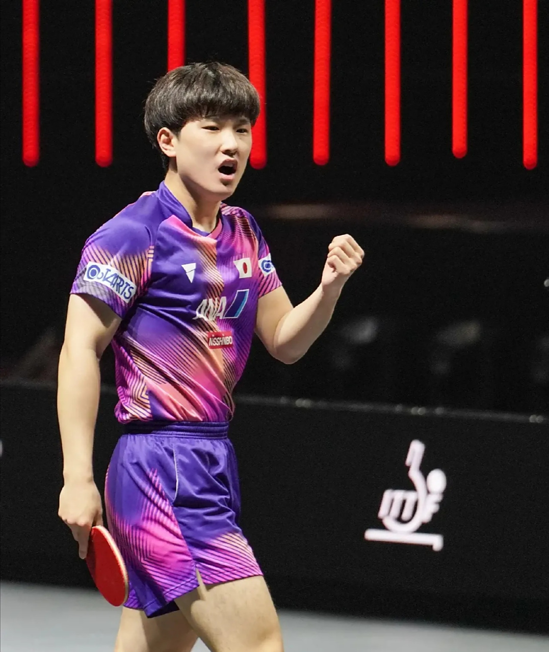 包含英国乒乓球队爆冷波兰乒乓球队，张本智和关键制胜的词条