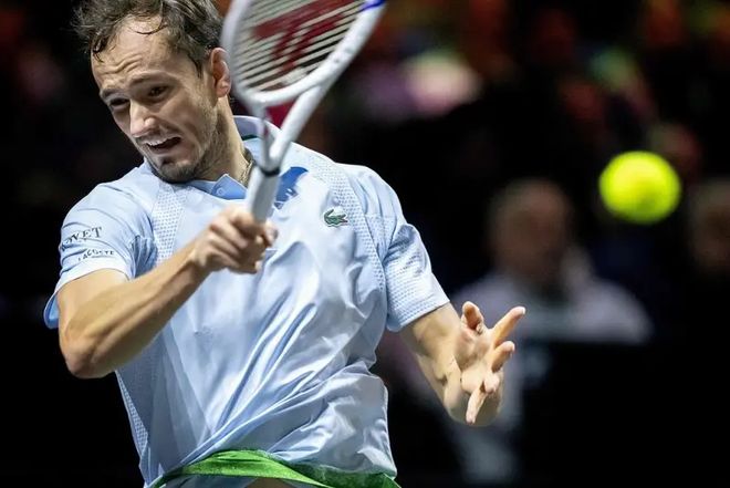 关于西班牙网球队爆冷世界网球队，梅德韦杰夫制霸全场的信息