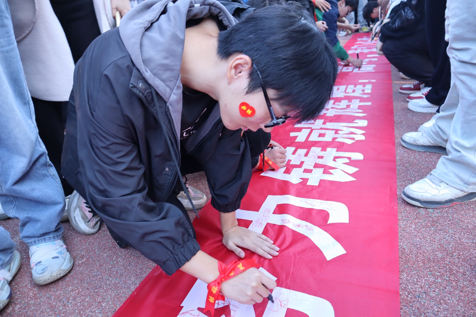 亚眠全力备战，誓取必胜之战