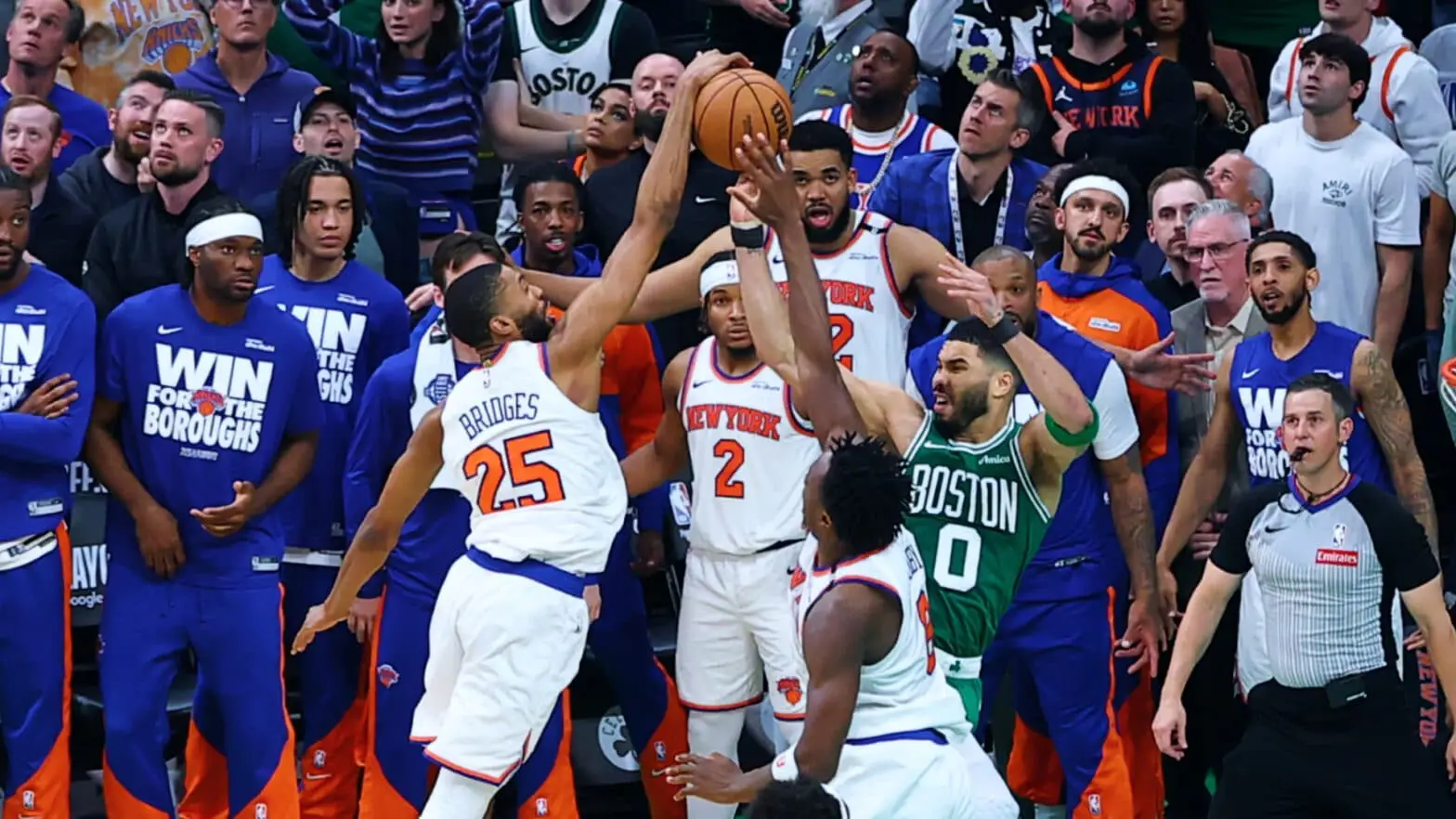 包含凯尔特人客场大胜，泰伦-卢兹得分创硬气记录的词条