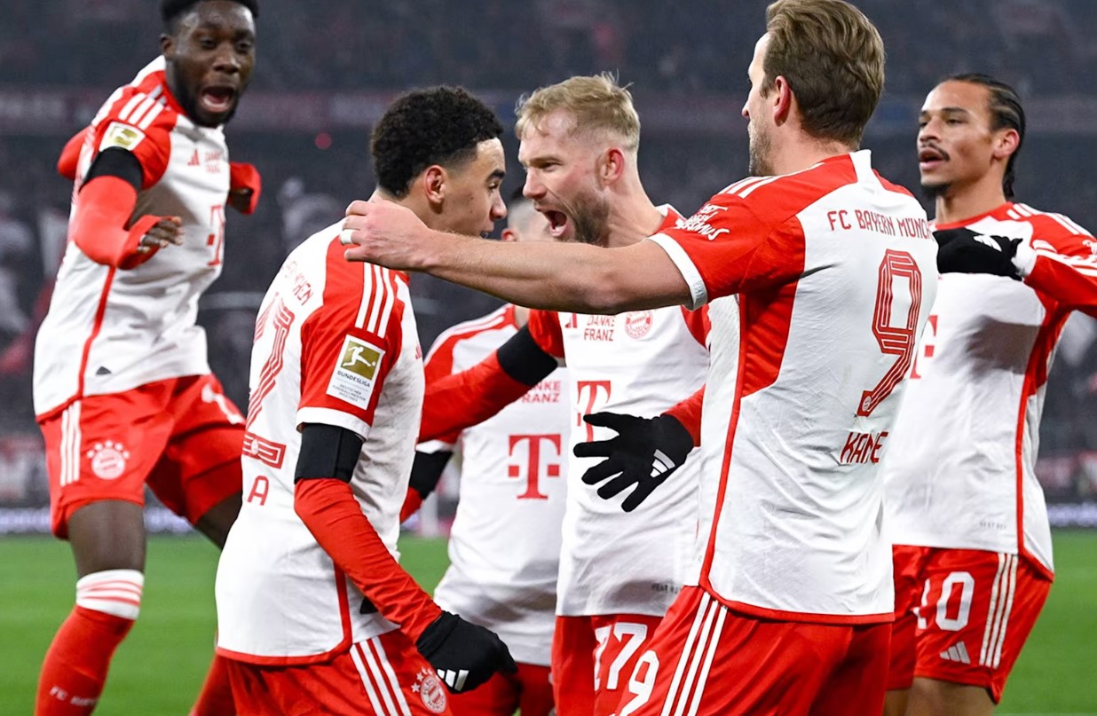 拜仁慕尼黑射手无私传球，帮助队友破门得分的简单介绍