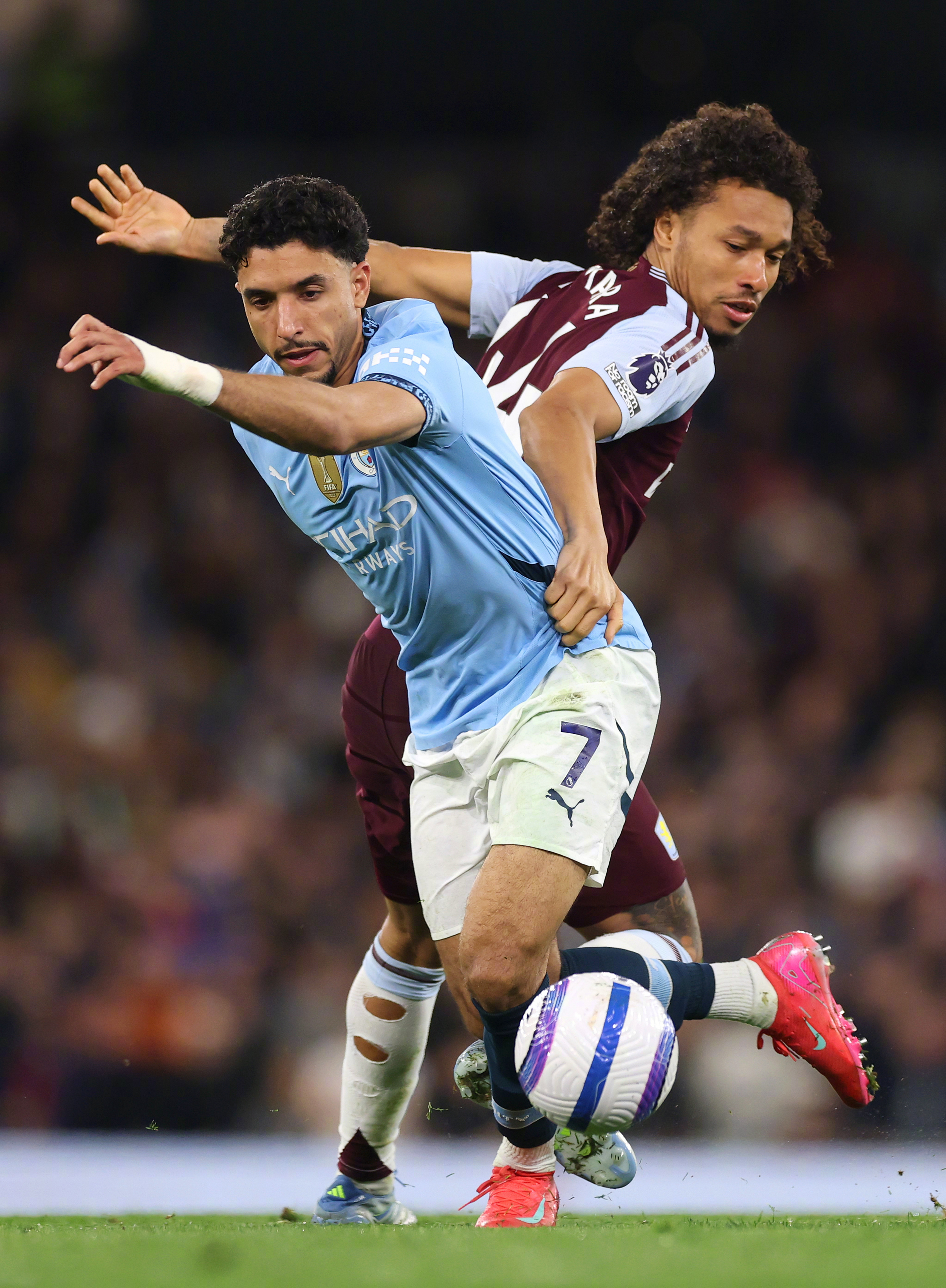 关于曼城客场战胜阿斯顿维拉，保持领先优势的信息