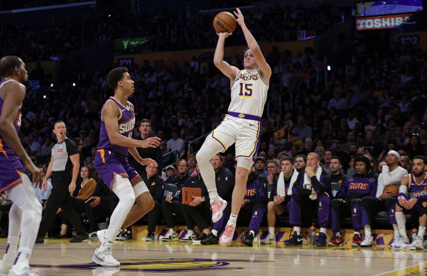 湖人队后卫技惊四座，球员身手敏捷的简单介绍