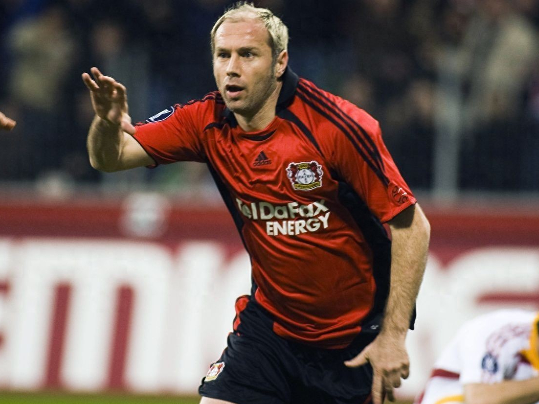 勒沃库森中场核心表现亮眼，成为全队焦点的简单介绍