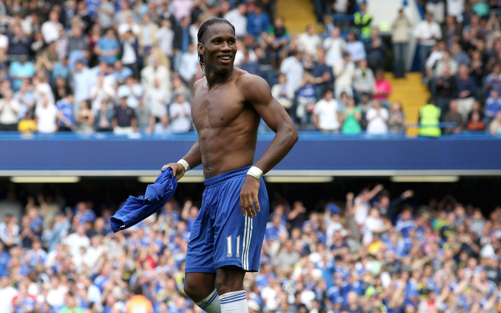 奥亚尔萨瓦尔点燃拉巴斯之夜，玻利维亚对阵哥伦比亚的战术与激情交响