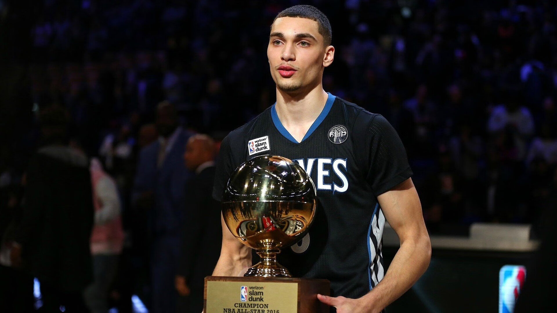 国王对阵深圳队，伦纳德如何成为全场焦点